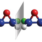 Molecular mirror images, so-called enantiomeres, of dideuterooxirane (grey: hydrogen, green: deuterium, blue: carbon, red: oxygen). Image by O.Trapp, Rupprecht-Karls-University Heidelberg.