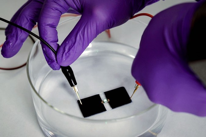 MIT-Conductive-Polymers-01.jpg