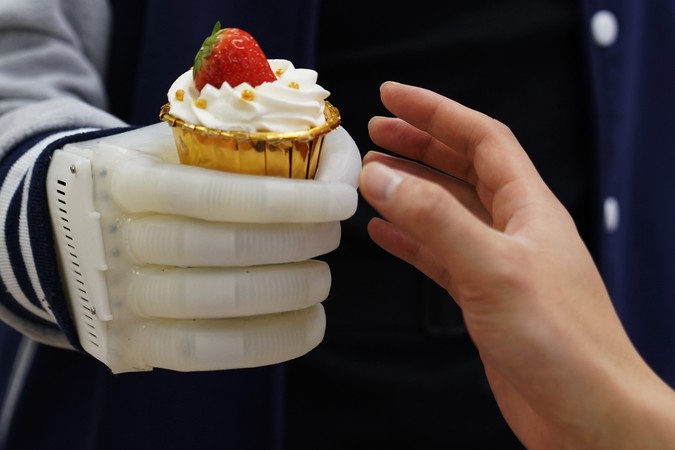 MIT-neuroprosthetic-glove-01-press.jpg